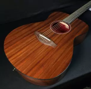 تعمیر گیتار یاماها C45